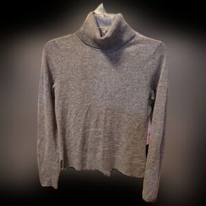26-Adrienne Vittadini 100% cashmere turtleneck sweater